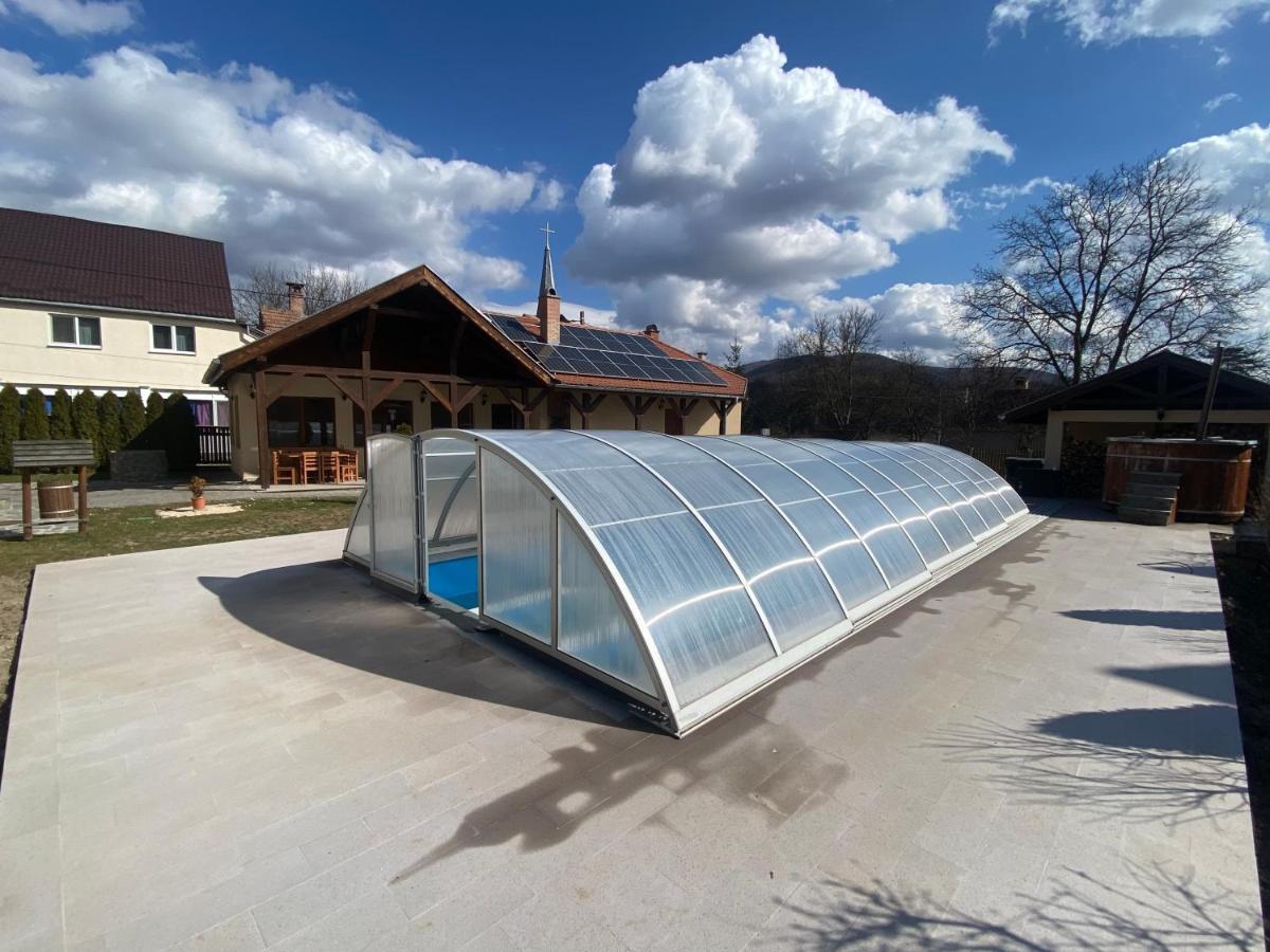 Vila Anna Malnas Bai Bagian luar foto