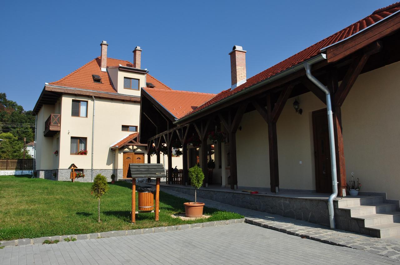 Vila Anna Malnas Bai Bagian luar foto