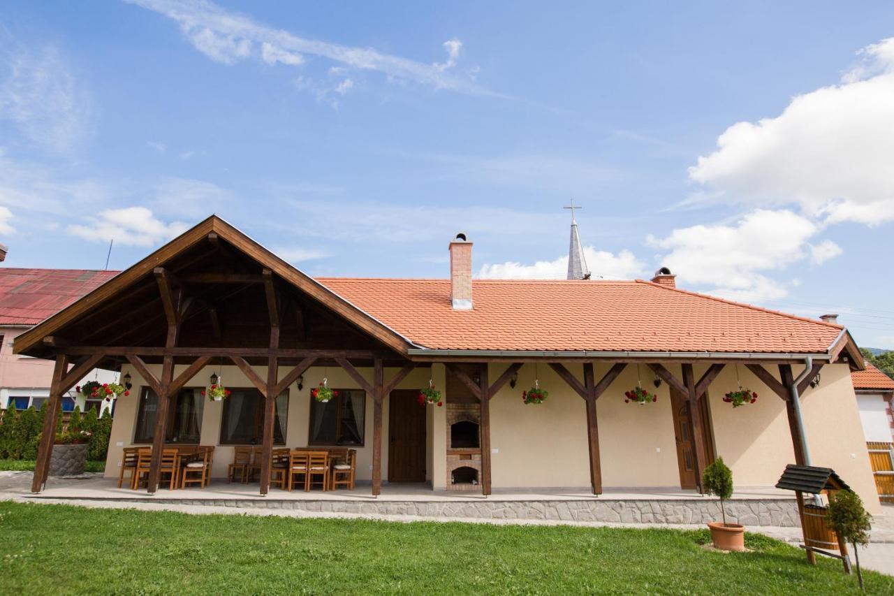 Vila Anna Malnas Bai Bagian luar foto